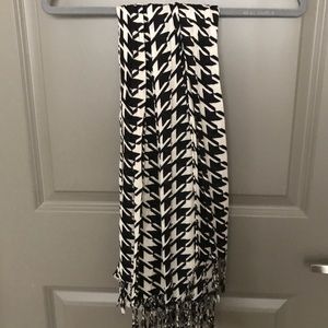 Spartina Houndstooth Scarf